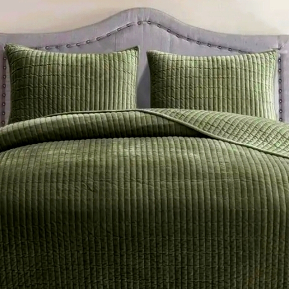 King Size Bed Army Green Striped Velvet Quilted Coverlet Bedspread Shams Set New - Picture 6 of 16